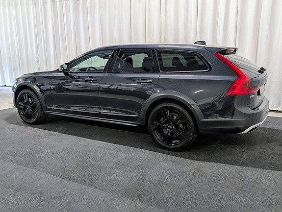 Volvo V90 Cross Country 3 of 15
