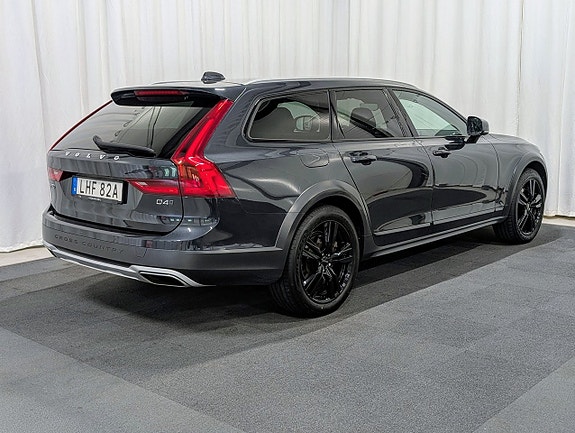 Volvo V90 Cross Country 4 of 15
