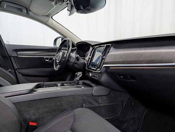 Volvo V90 Cross Country 8 of 15