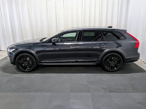 Volvo V90 Cross Country 2 of 15