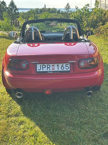Mazda MX-5 4 of 5
