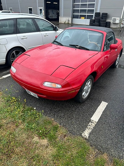 Mazda MX-5 2 of 5