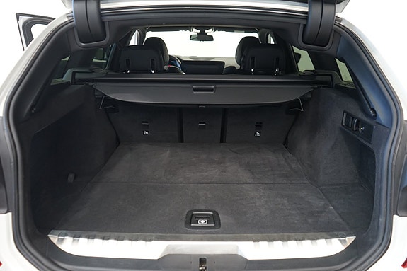 BMW 330e 10 of 11