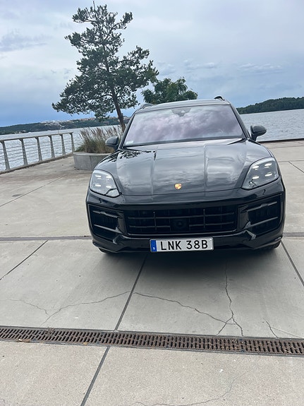 Porsche Cayenne 5 of 5