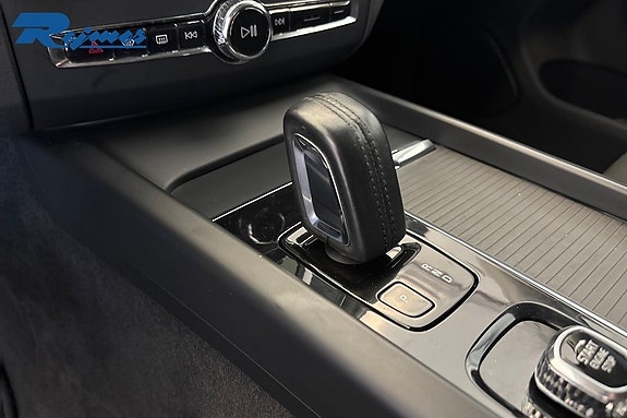 Volvo XC60 15 of 23