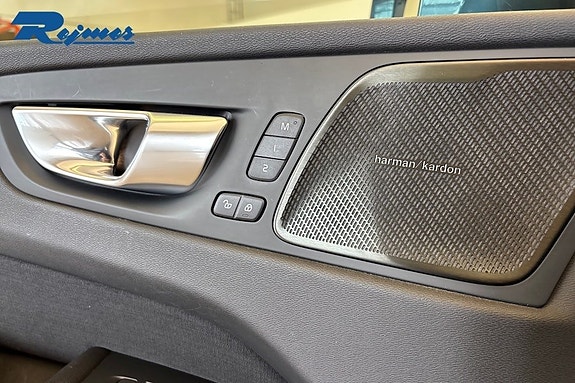 Volvo XC60 16 of 23
