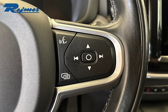 Volvo XC60 10 of 23