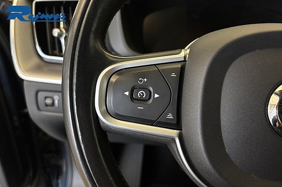 Volvo XC60 9 of 23