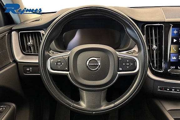 Volvo XC60 8 of 23
