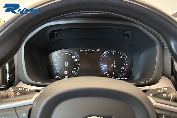Volvo XC60 11 of 23
