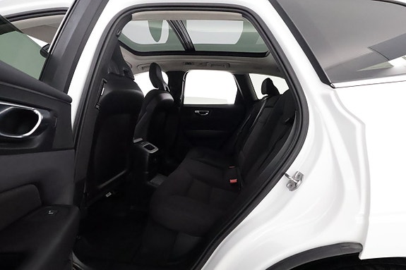 Volvo XC60 12 of 28