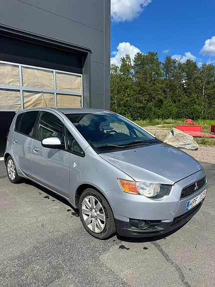 Mitsubishi Colt 2 of 5