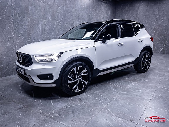 Volvo XC40 3 of 5