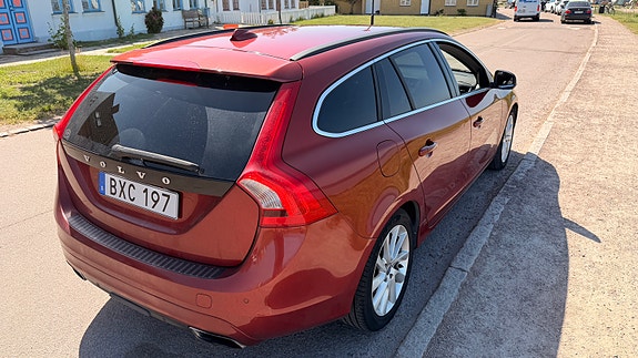 Volvo V60 3 of 5