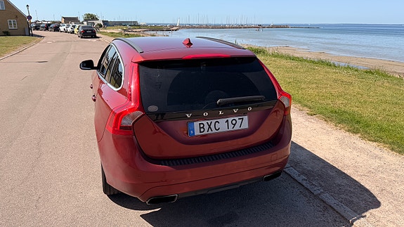 Volvo V60 2 of 5