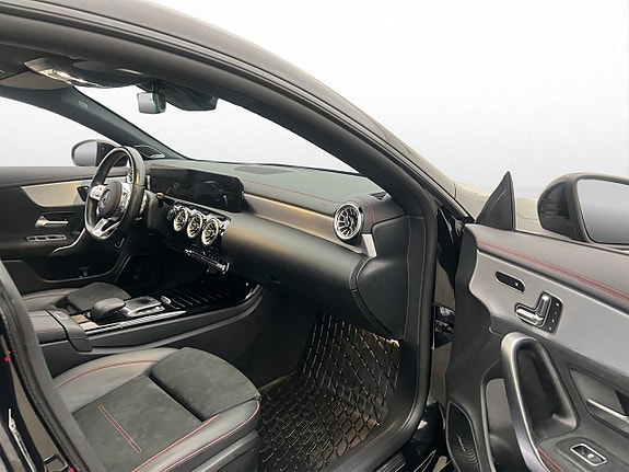 Mercedes-Benz CLA250 e 16 of 30