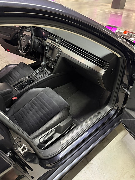Volkswagen Passat 16 of 19