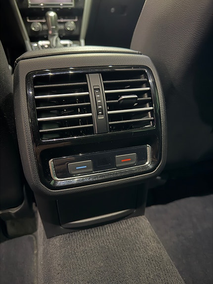 Volkswagen Passat 13 of 19