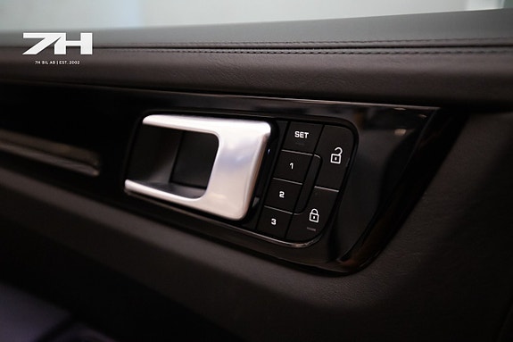 Porsche Cayenne 19 of 22