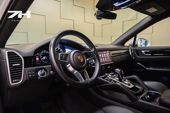 Porsche Cayenne 9 of 22