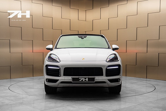 Porsche Cayenne 8 of 22