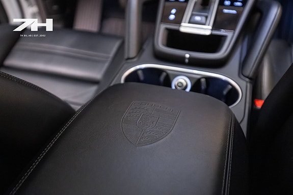 Porsche Cayenne 15 of 22