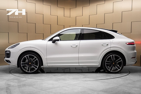 Porsche Cayenne 2 of 5