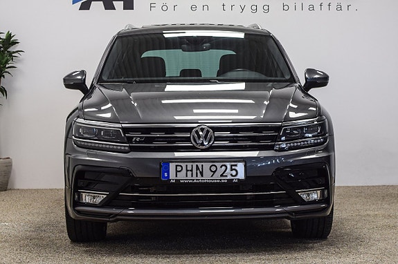 Volkswagen Tiguan 4 of 30