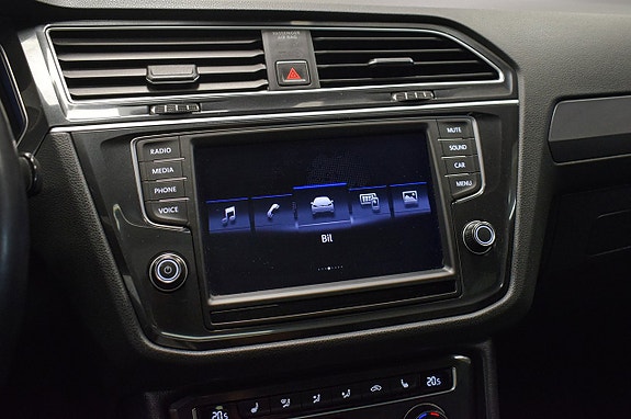 Volkswagen Tiguan 18 of 30
