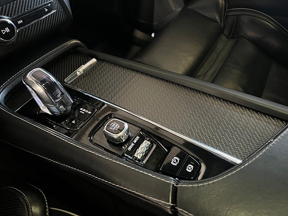 Volvo XC90 15 of 27