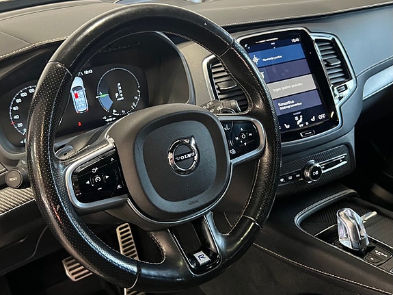 Volvo XC90 10 of 27