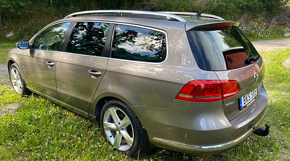 Volkswagen Passat 2 of 5