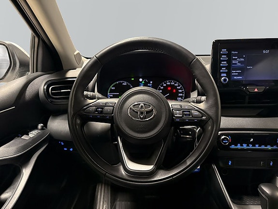 Toyota Yaris 5 of 13