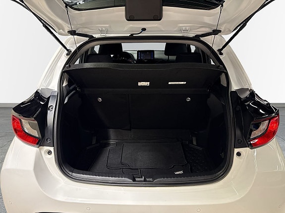 Toyota Yaris 2 of 13