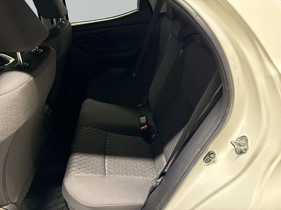 Toyota Yaris 12 of 13