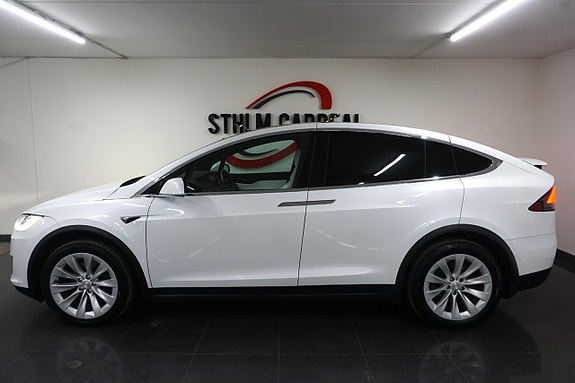 Tesla Model X 4 of 5