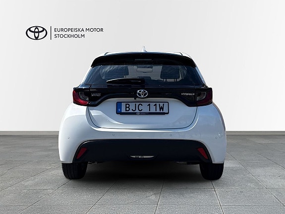 Toyota Yaris 5 of 13