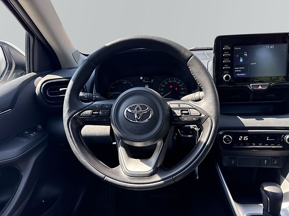 Toyota Yaris 10 of 13