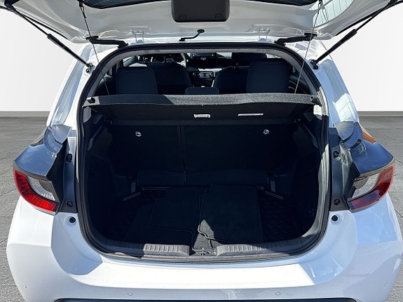 Toyota Yaris 11 of 13