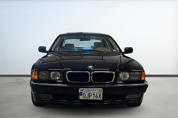 BMW 740iL 8 of 21