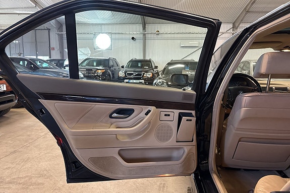 BMW 740iL 16 of 21