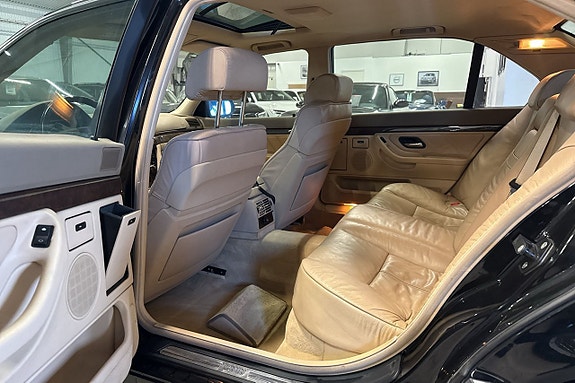 BMW 740iL 14 of 21