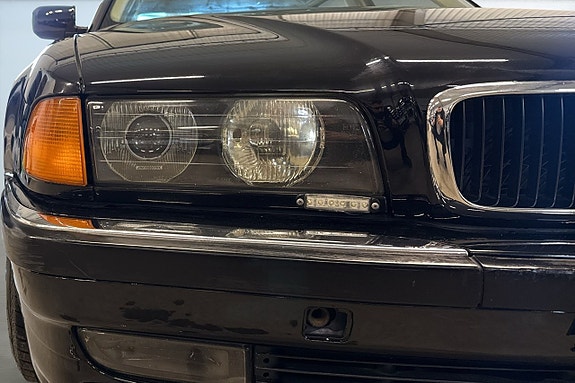 BMW 740iL 10 of 21