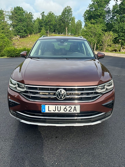 Volkswagen Tiguan 2 of 5