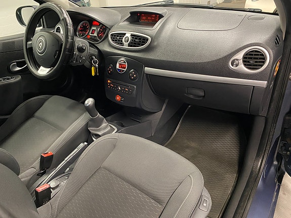 Renault Clio 8 of 22