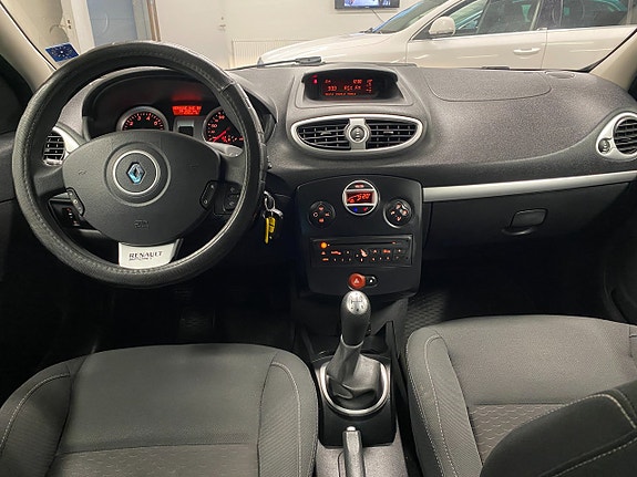 Renault Clio 16 of 22