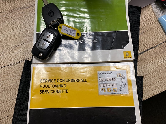 Renault Clio 21 of 22