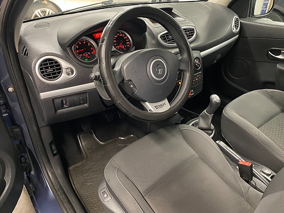 Renault Clio 10 of 22