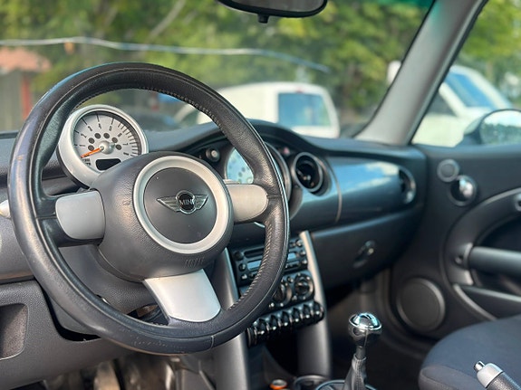 MINI Cooper 12 of 17