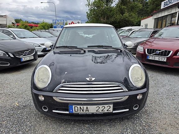MINI Cooper 2 of 5